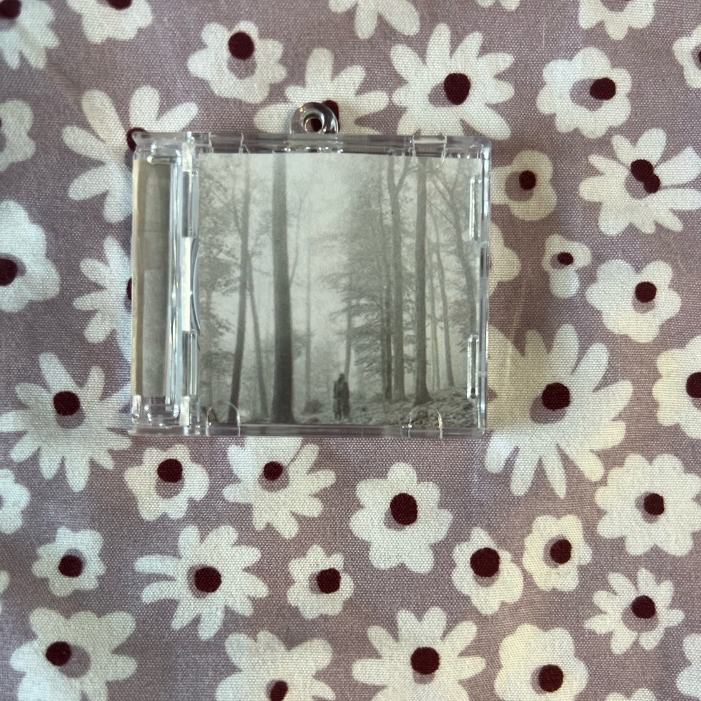 Taylor Swift Folklore mini Album Keychain 🩶